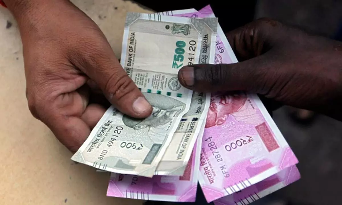 Reserves for Indias foreign exchange fell by $560 billion in a three-month period