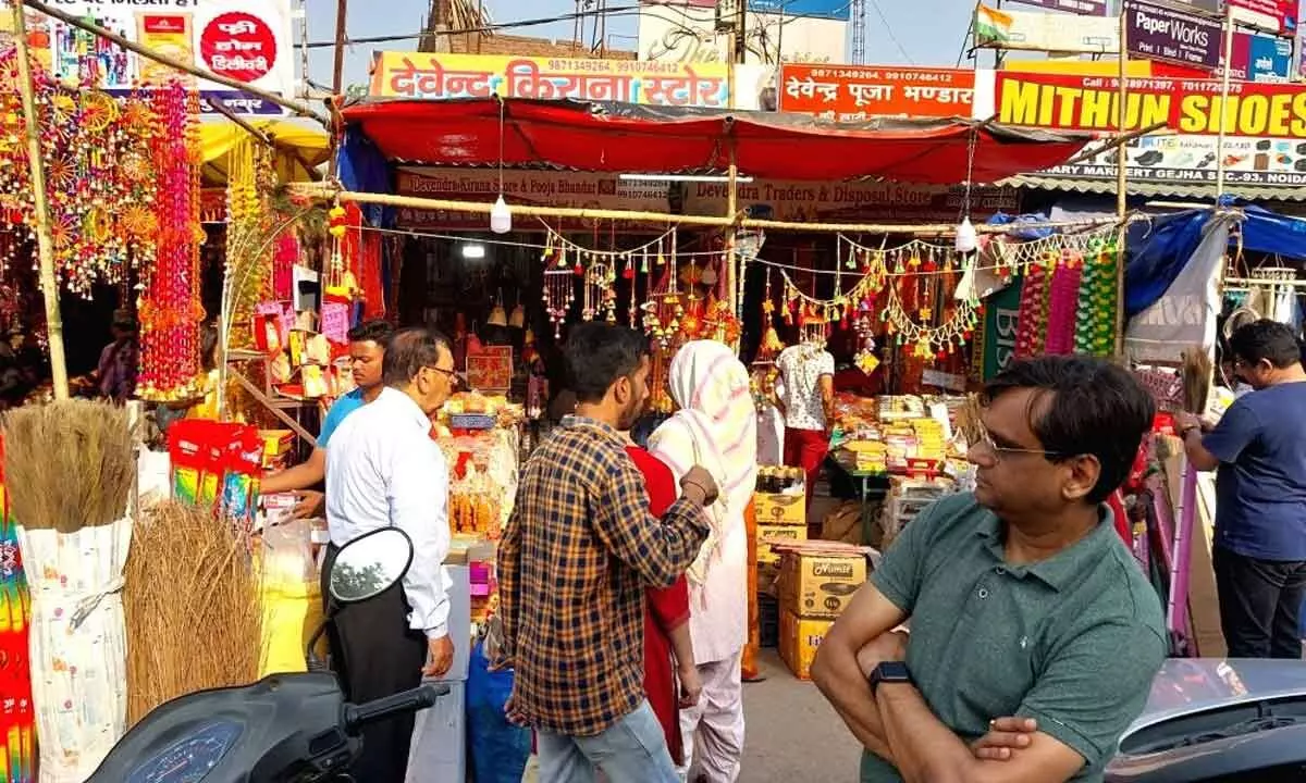 Noida traders expect Diwali biz to touch Rs 1000 cr