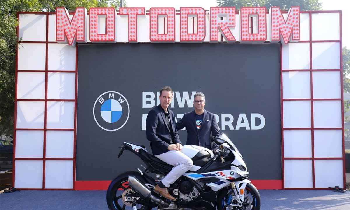 BMW lunches new sports bike S 1000 RR