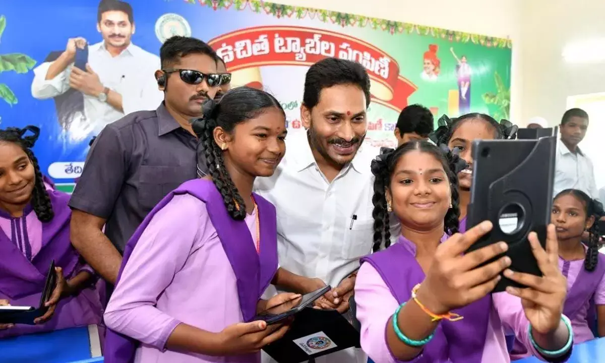 Jagan gifts tablets to 8th class students on his 50th b’day