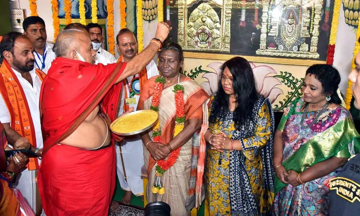After visiting Srisailam temple, Droupadi Murmu reaches Rashtrapati Nilayam in Secunderabad for stay till Dec 30
