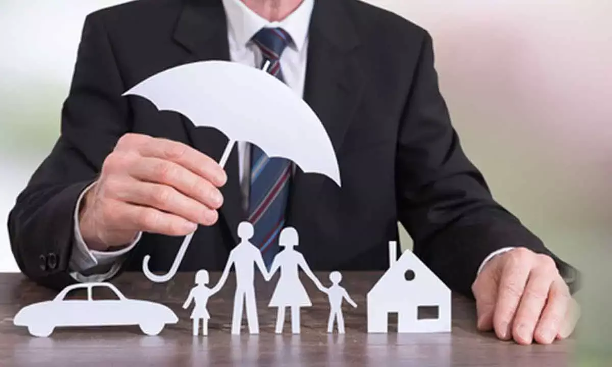 Employees of public sector general insurance companies on war path