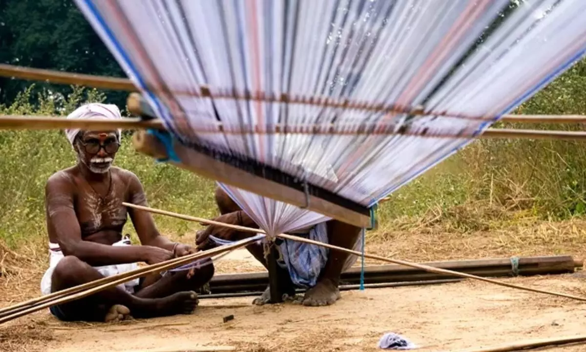 Yogi mulls power subsidy to weavers in UP