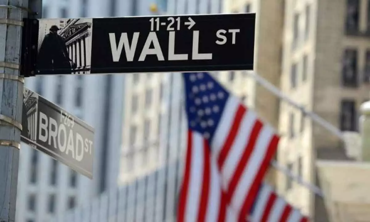 Wall St drifts further lower