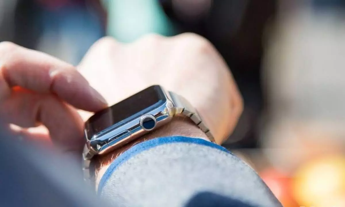 Apple hints its watch may come with detachable camera system