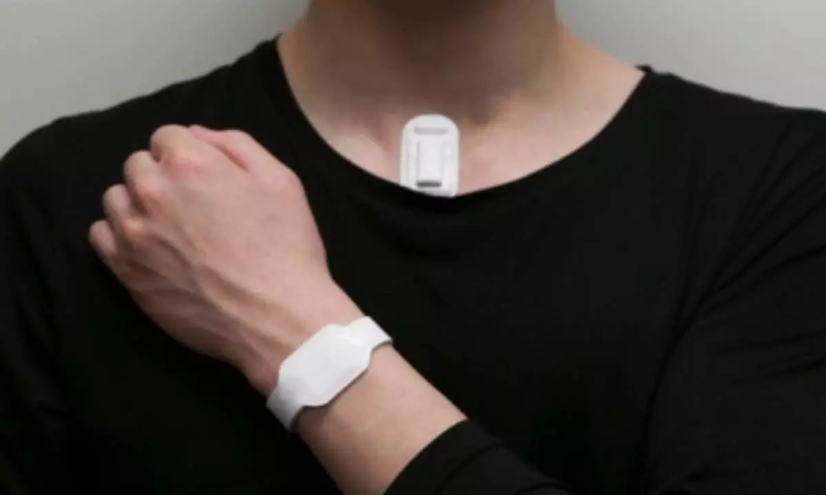 This wearable device alerts when your voice needs a break