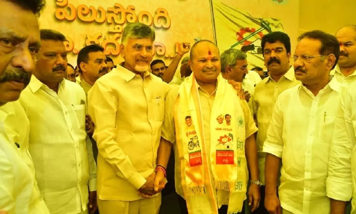 Ex AP minister Kanna Lakshminarayana joins TDP