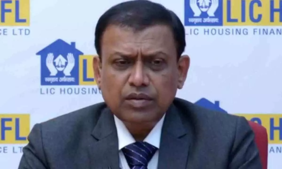 S Mohanty takes charge as acting LIC chairperson