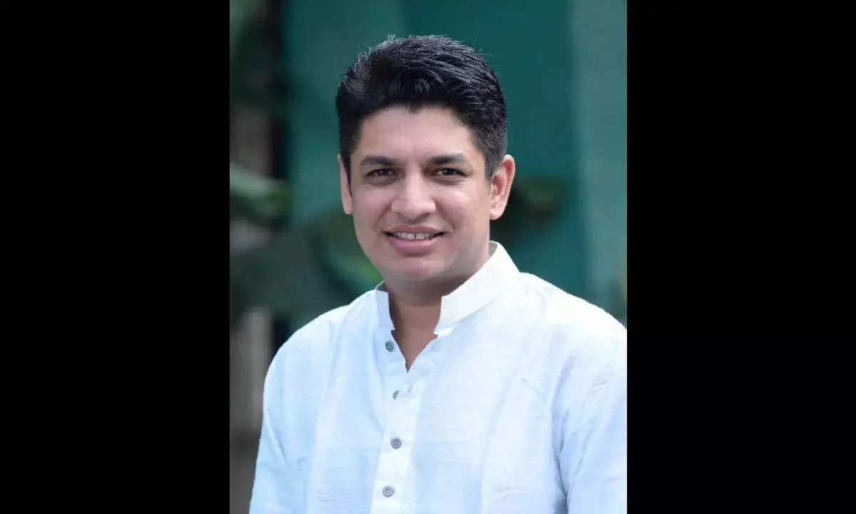 Tambe demands urgent intervention of Rly Minister concerning delay in suburban rly