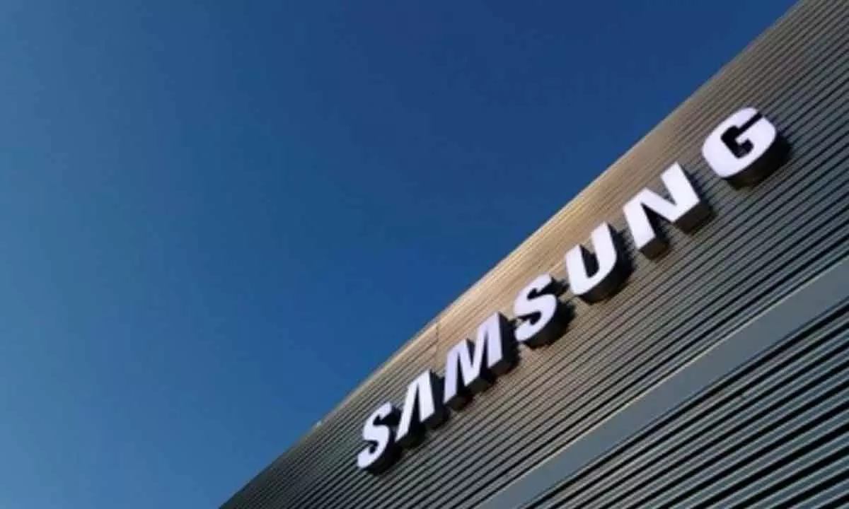 Samsung cuts memory chip output