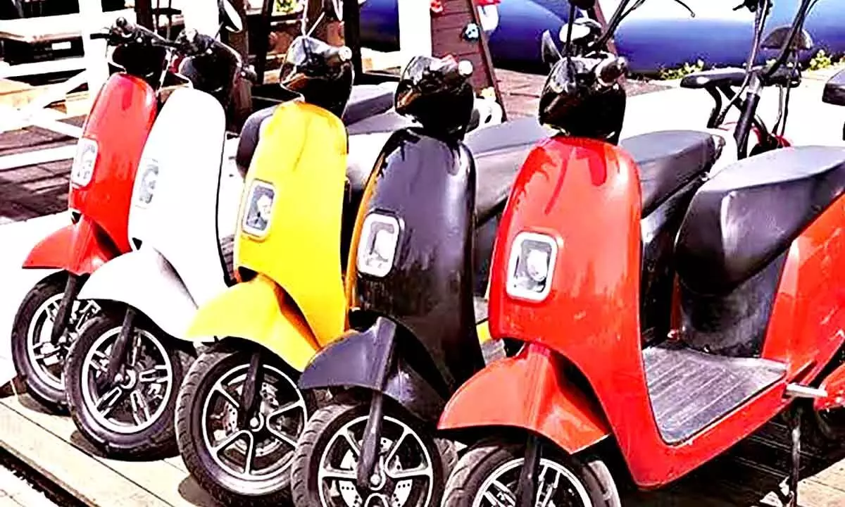 Electric 2-wheeler sales in India soar 158% in FY23