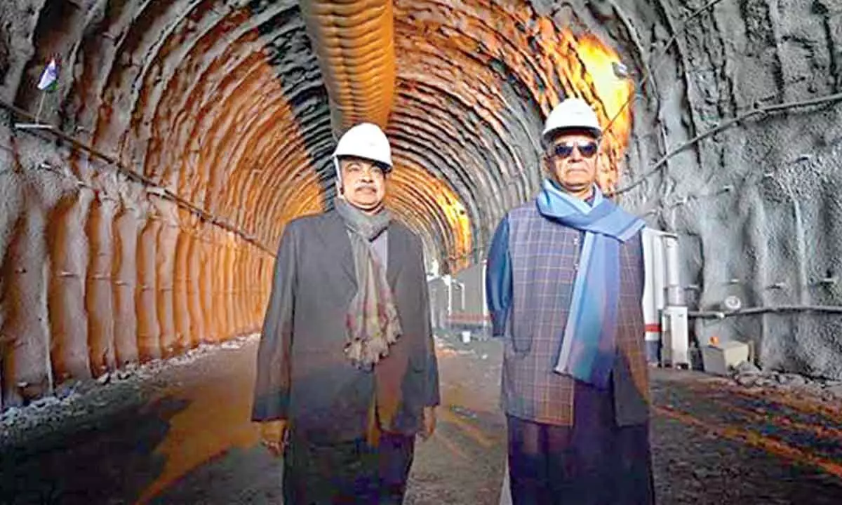 Gadkari reviews Zojila tunnel work