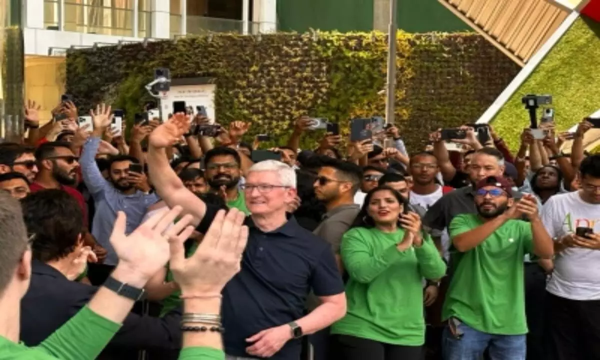 Apple Mumbai store sees huge response as Tim Cook gears up for Delhi opening