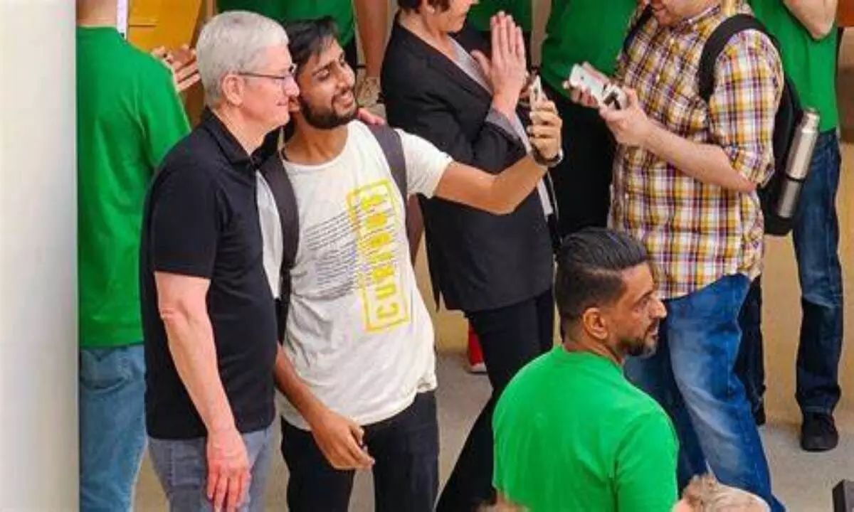 Tim Cook inaugurates Apple Saket Delhi store amid huge crowd