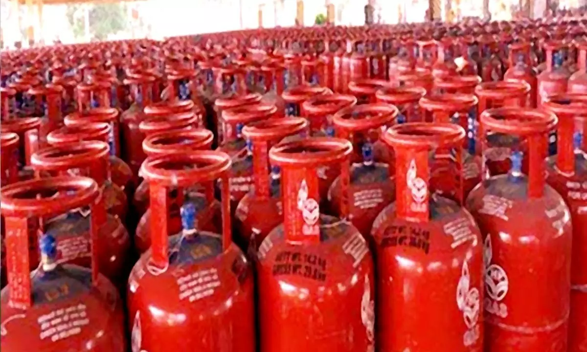 Common Mans Agony: State-backed Oil Marketing Companies Hike Commercial LPG Cylinder Prices