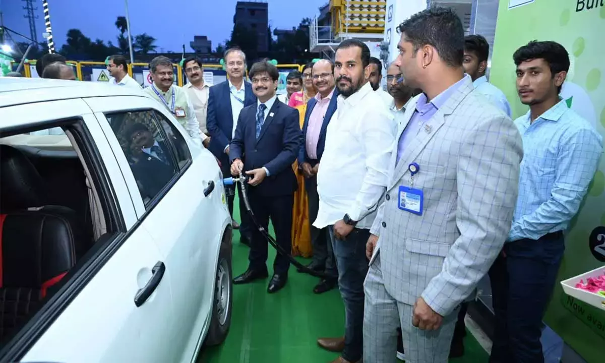 HPCL introduces CNG facility, poWer95 in Hyderabad