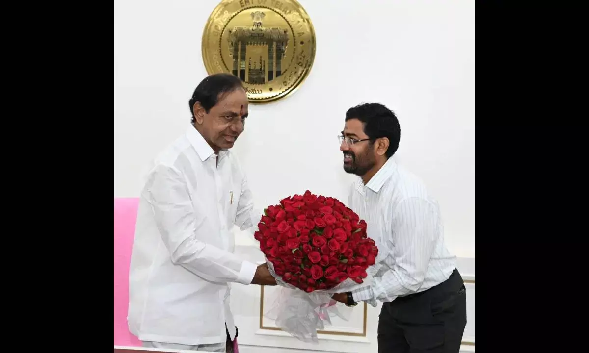 TS I&PR Commissioner Ashok Reddy meets KCR