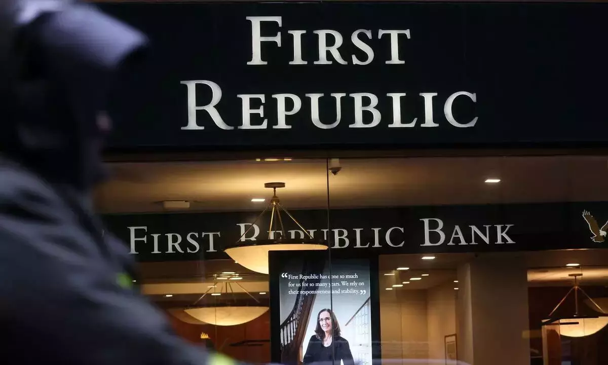 First Republic Bank fiasco: US banking stocks continue to fall