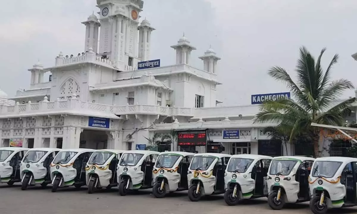 ETO Motors unveils e-auto fleet in Hyderabad
