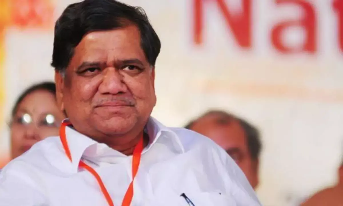 Jagadish Shettar trails by 1,900 votes