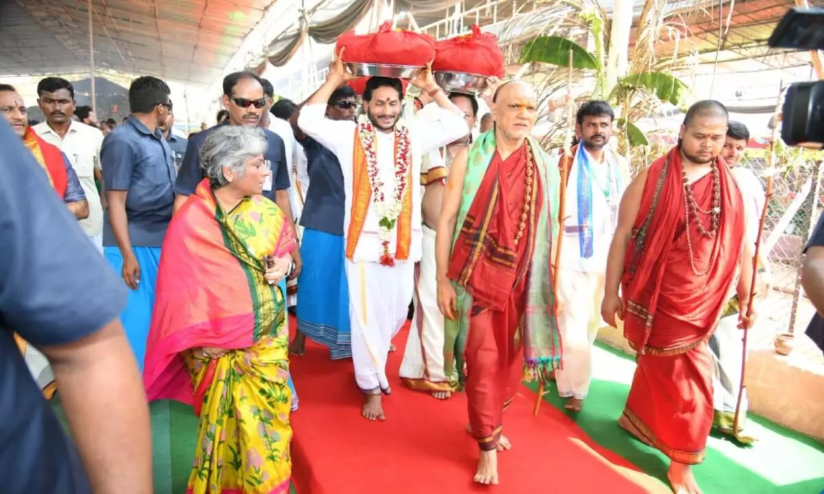 AP CM takes part in Poornahuti of Lakshmi Maha Yagnam