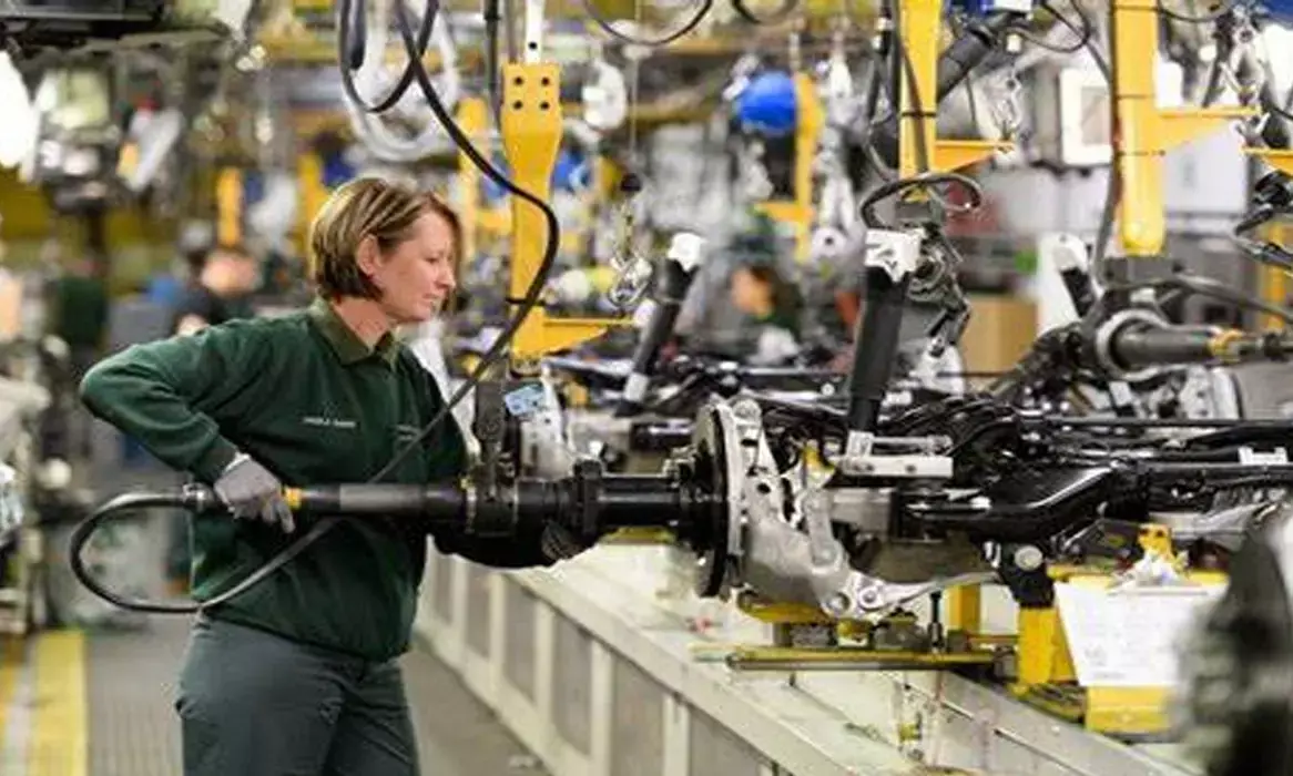 Jaguar Land Rover owner plans to build an EV battery manufacturing plant in the UK