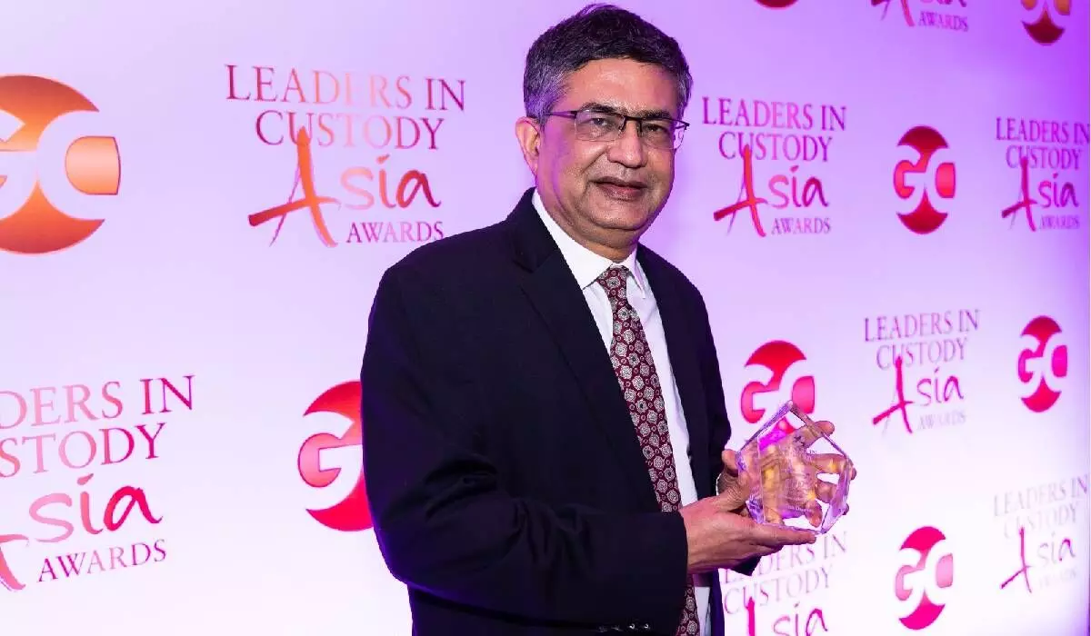 Lifetime Achievement award for NSE MD, Ashishkumar Chauhan