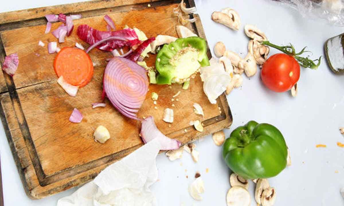 Cutting boards can produce microparticles when chopping veggies