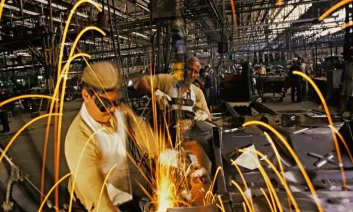 Factory output rises 4.2% in Apr