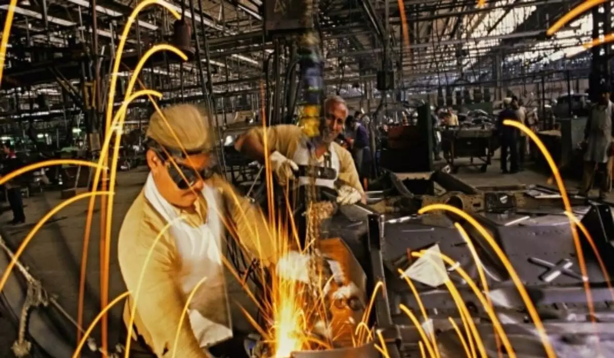 Factory output rises 4.2% in Apr