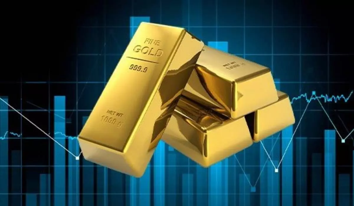 Gold price remains flat; silver climbs Rs200