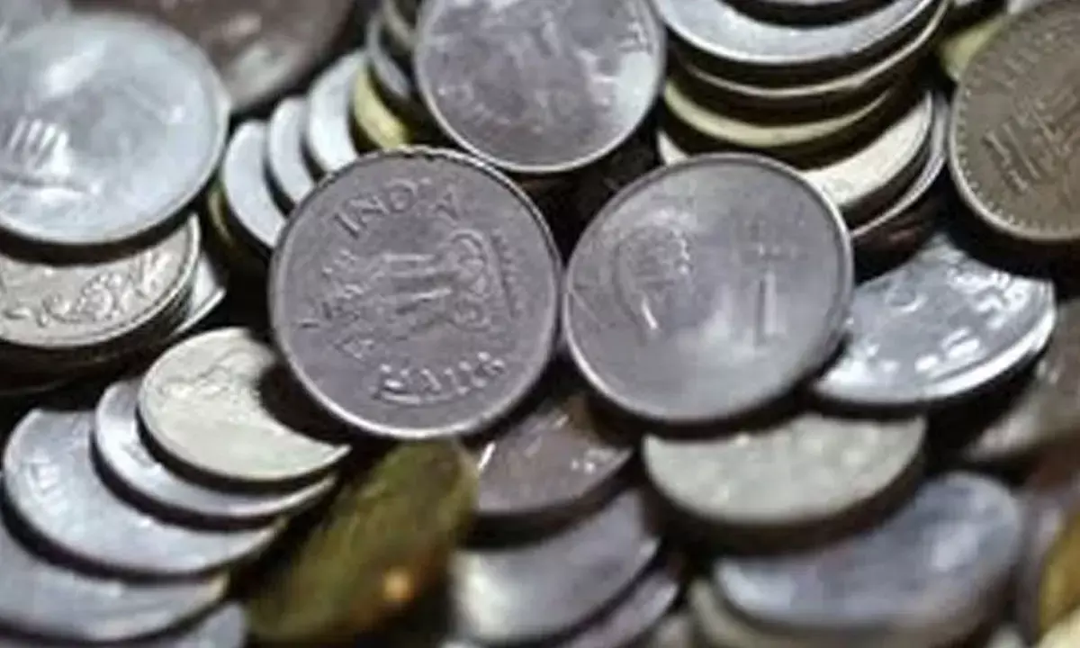 Husband pays Rs55k in coins as maintenance to wife