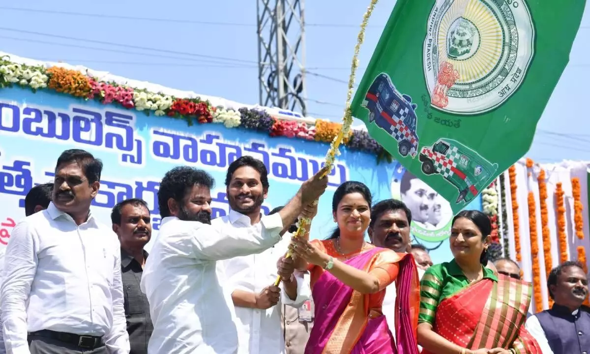 Chief Minister Y.S. Jagan Mohan Reddy flagging off new 108 ambulances at Tadepalli near Vijaywada on Monday