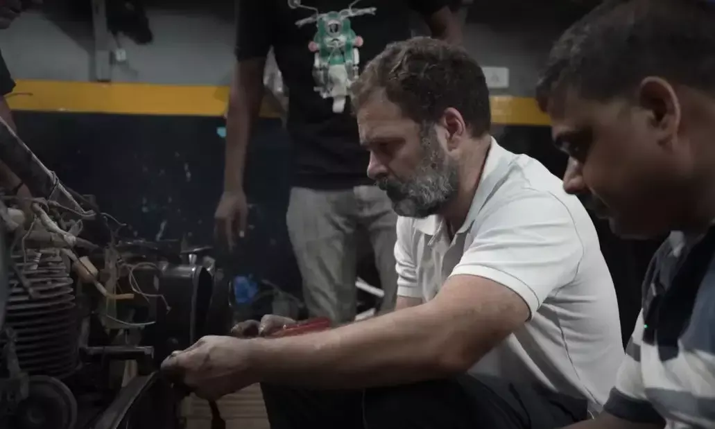 Rahul Gandhi repairs bike along with mechanics in Delhi