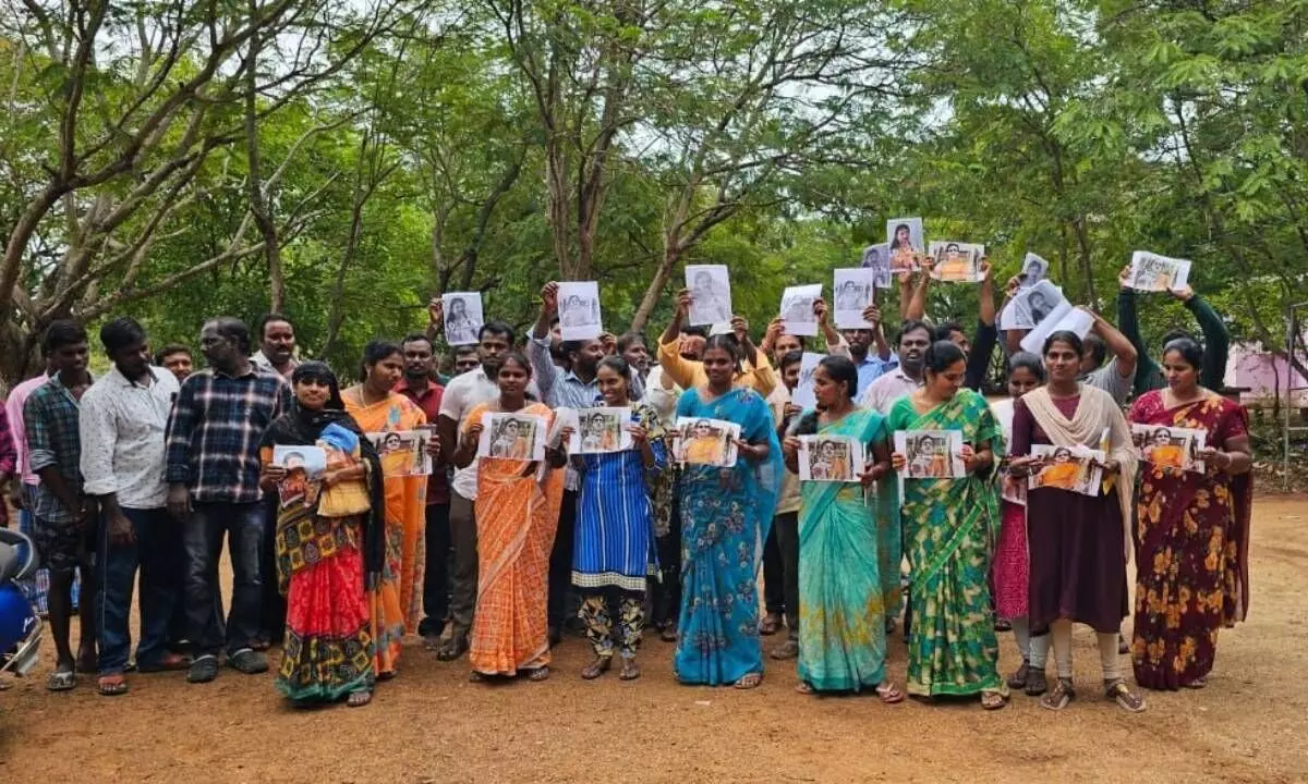 Volunteers protesting against JSP founder Pawan Kalyans remarks