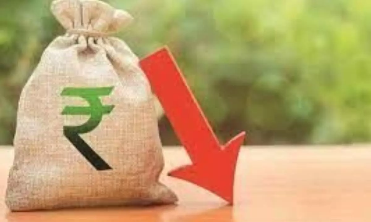 Re falls 4 paise as dollar rebounds