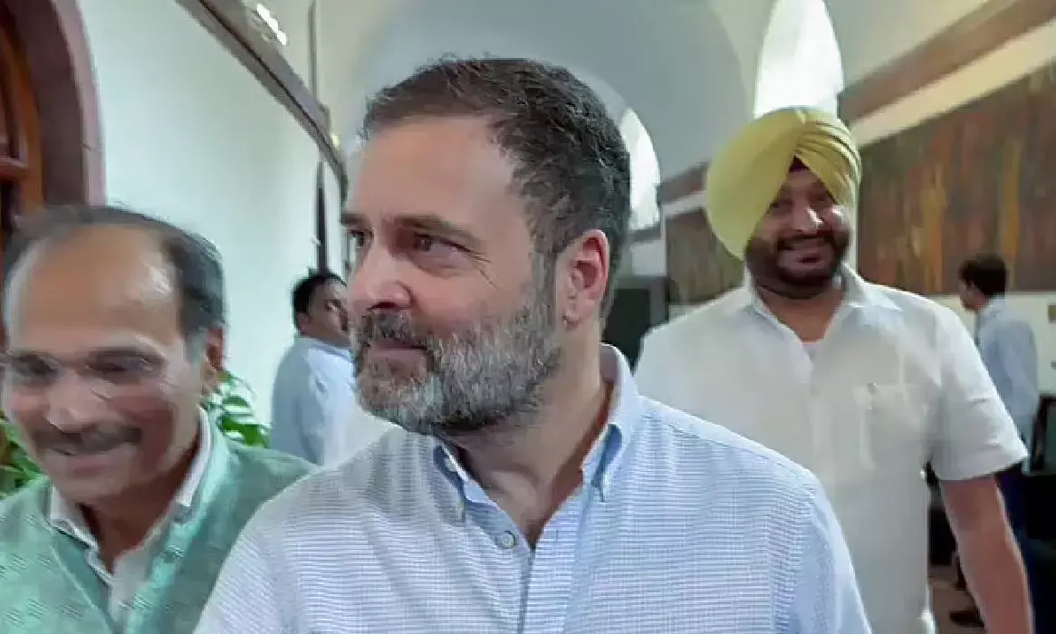 Flying kiss by Rahul in LS sparks controversy