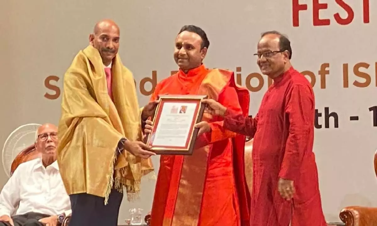 Business leader Sri Atluri gets award