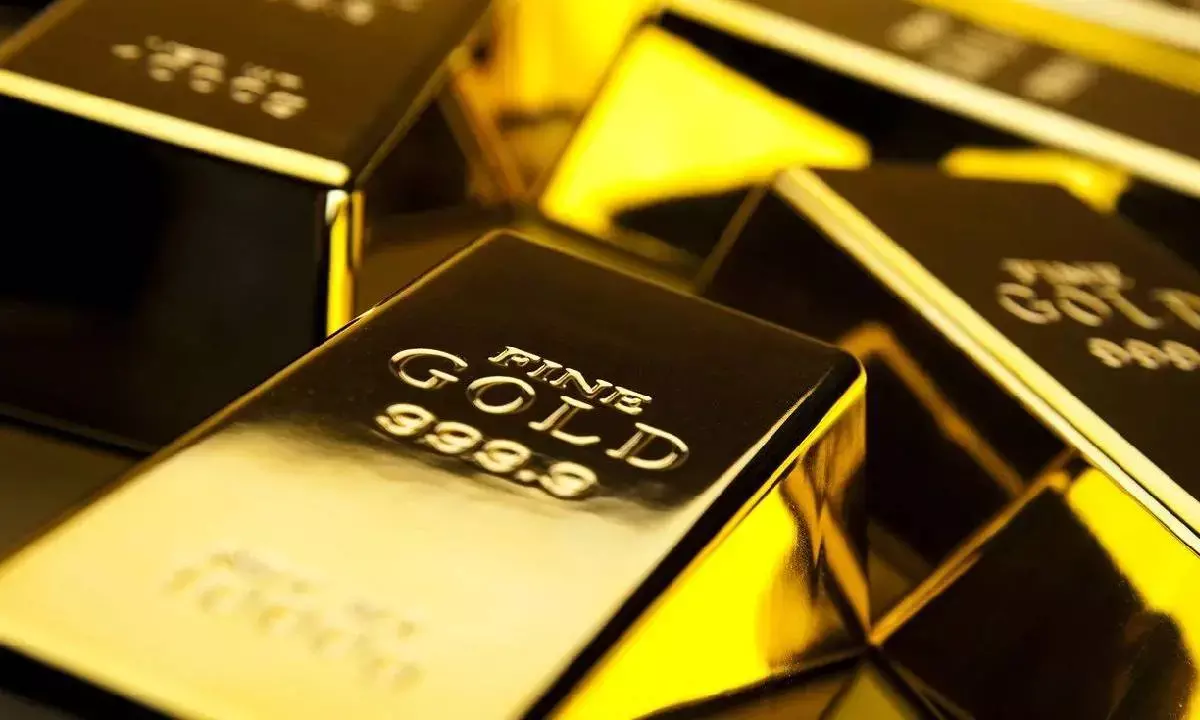 Gold, silver prices remain flat