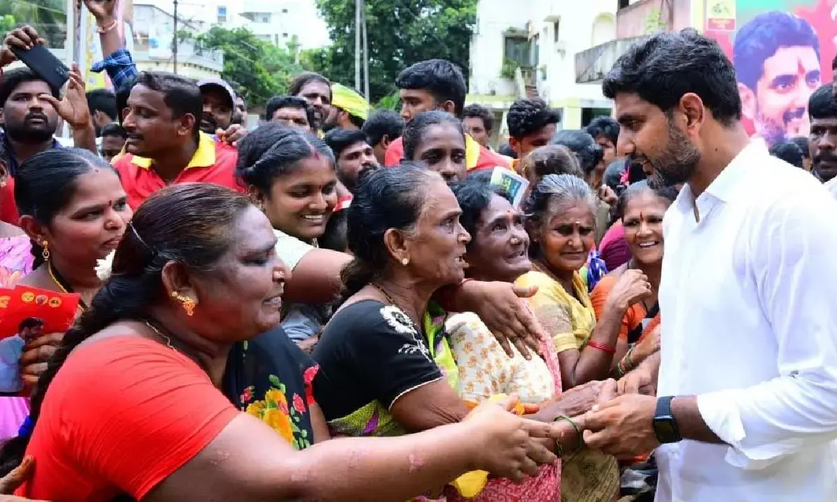 AP handloom sector in deep crisis: Lokesh