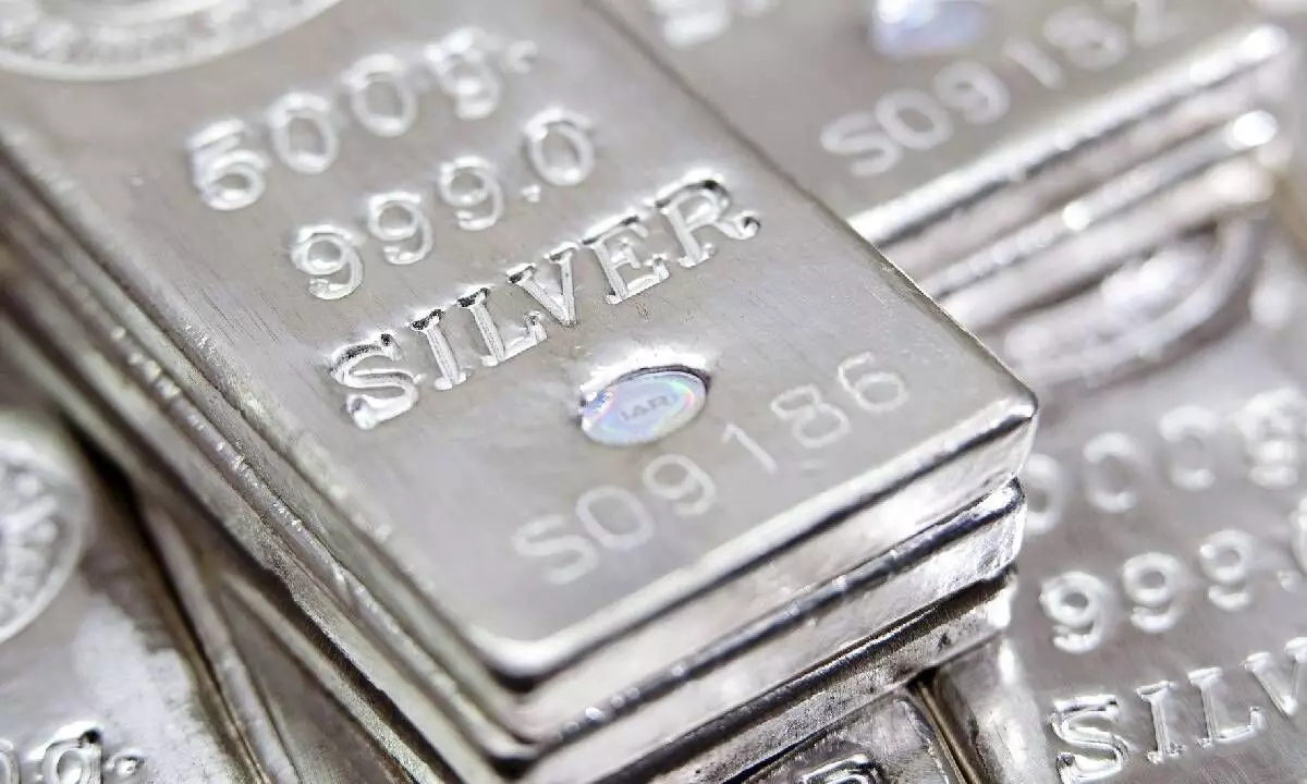 Silver futures decline to Rs71,596 per kg