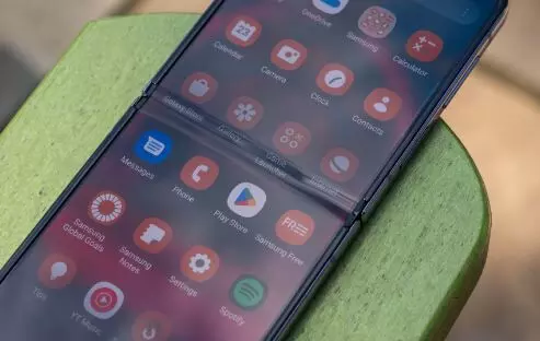 Why you should not consider buying a foldable smartphone at this moment?
