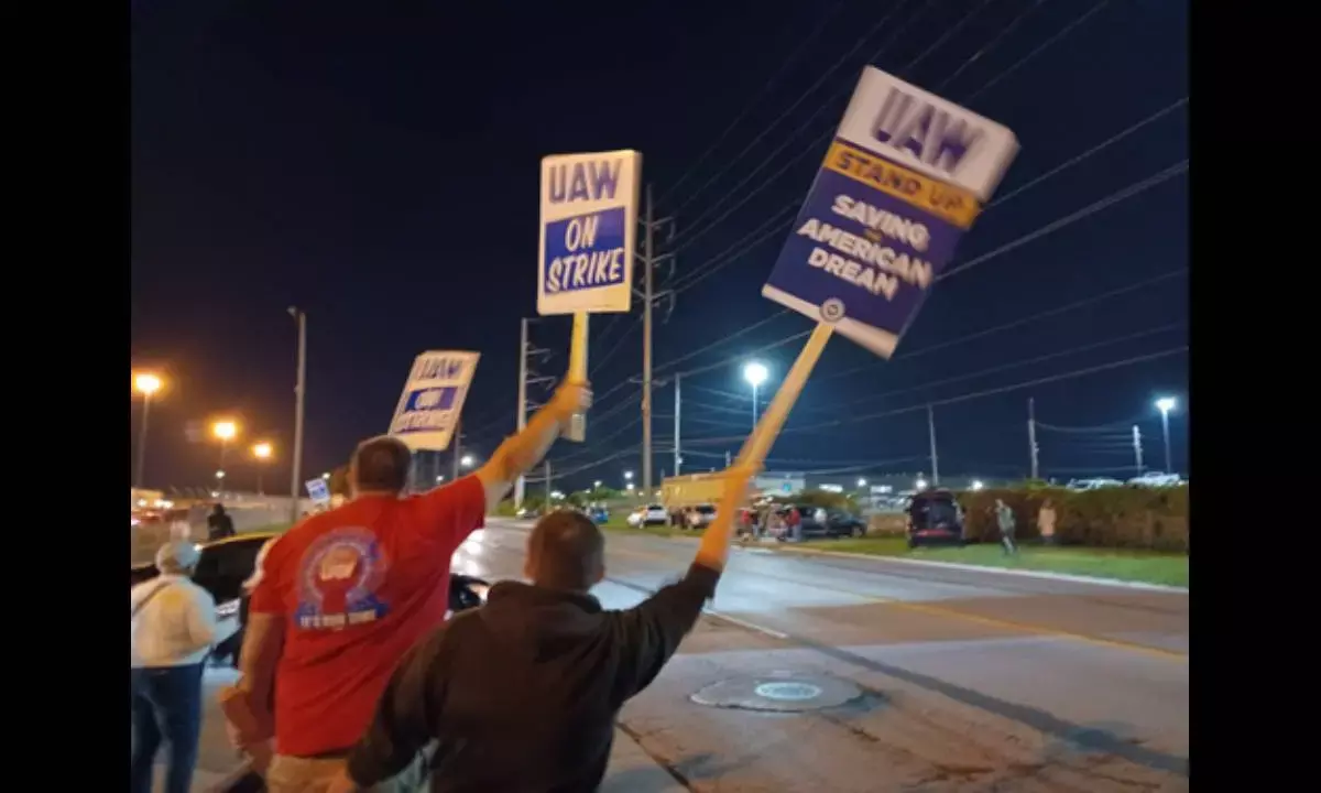 US auto strike, if stretched, can push up car prices when inventories run thin