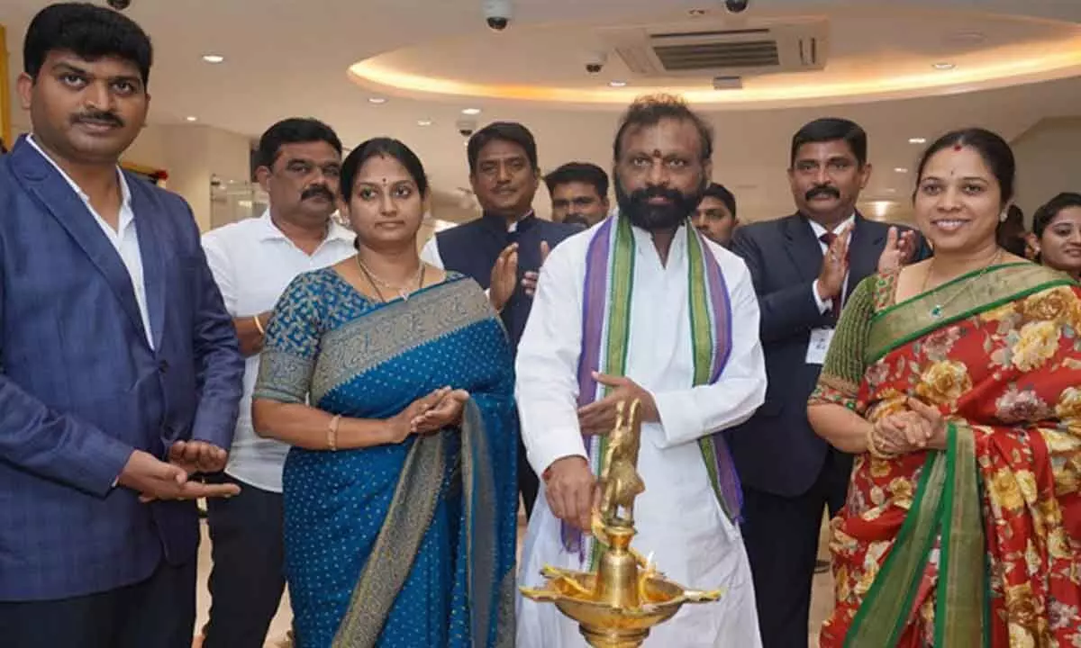 PMJ Jewels launches showroom at Kurnool