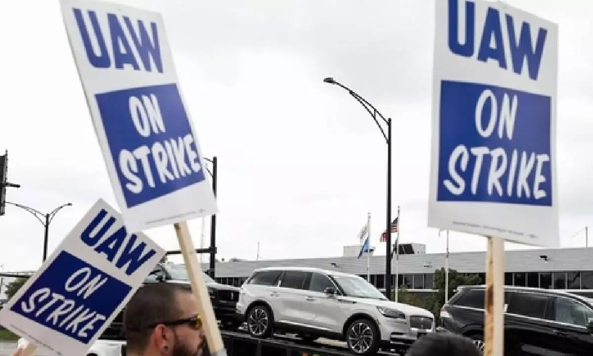 UAW adds GM, Ford SUV plants to strike