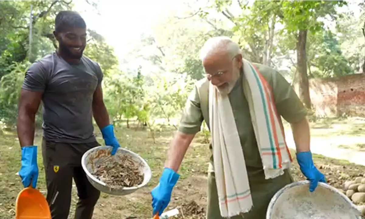 PM participates in cleanliness drive with wrestler Ankit Baiyanpuriya