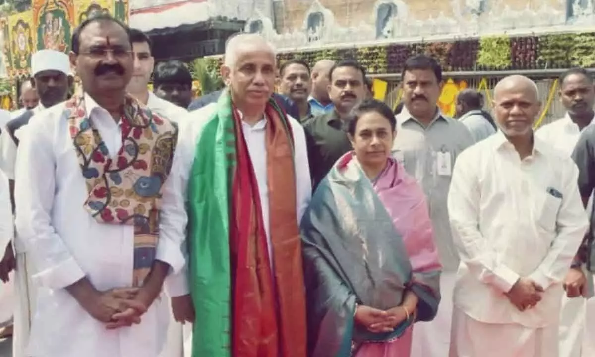 AP Guv Nazeer offers prayers at Tirumala