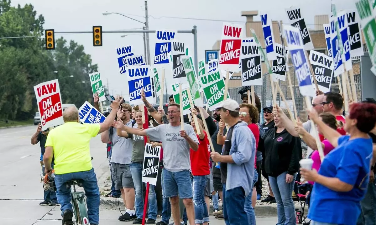 US Autoworkers escalate strike