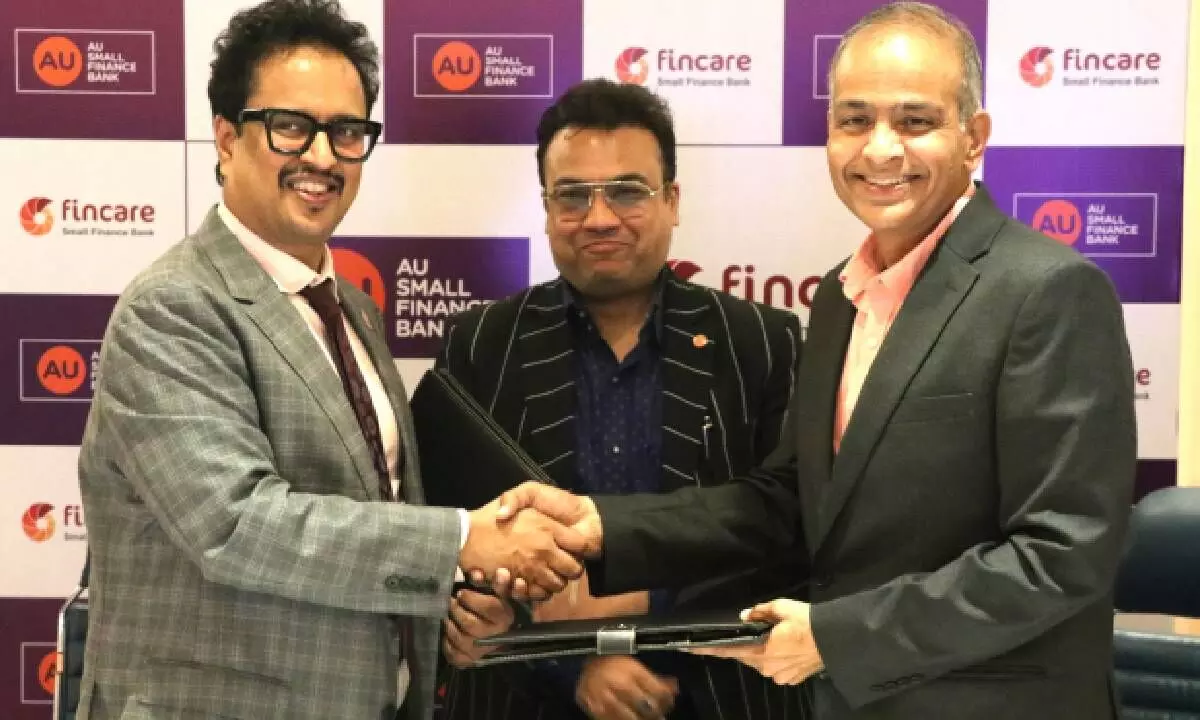 (L to R) Sanjay Agarwal, MD & CEO, AU SFB; Uttam Tibrewal, ED, AU SFB and Rajeev Yadav, MD & CEO, Fincare.