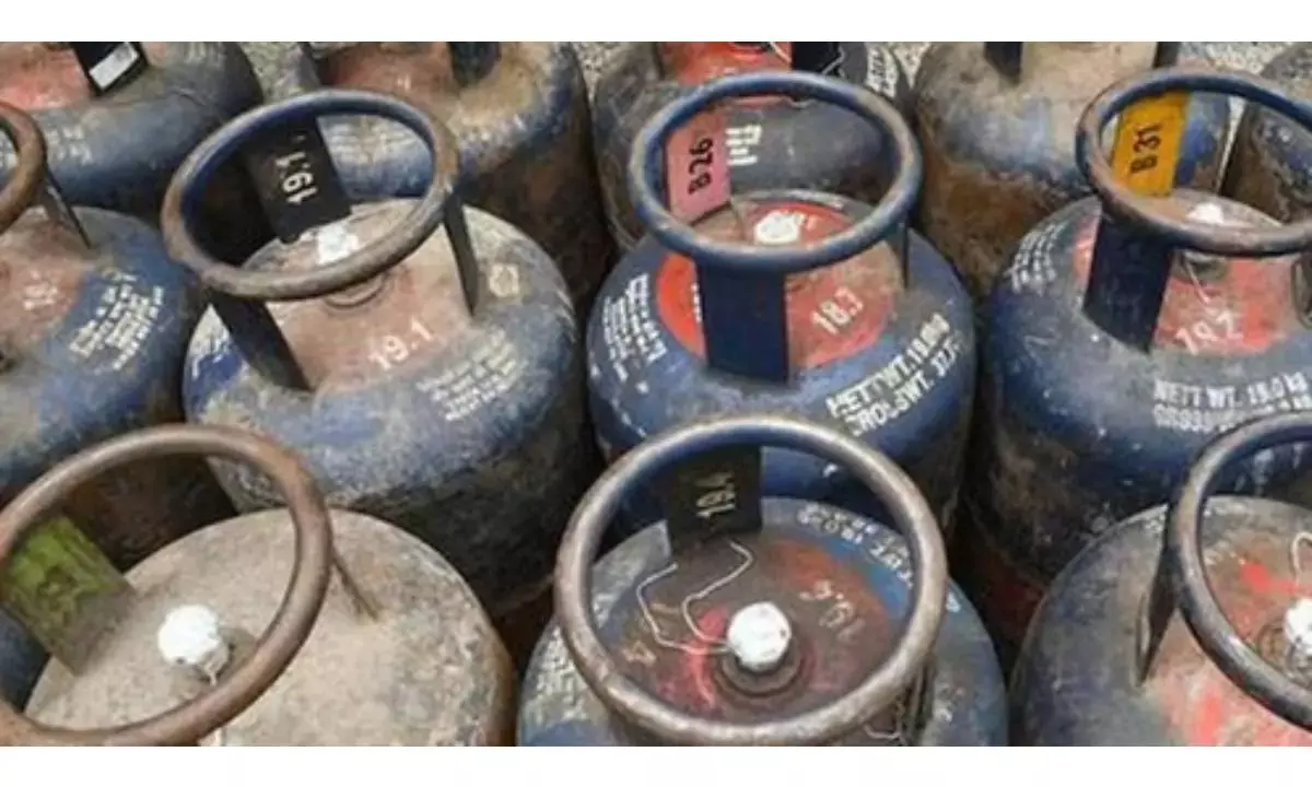 Commercial LPG gas cylinder gets cheaper by Rs 69.50 in Delhi